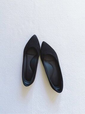 Uniqlo Comfort Feel Pointed Faux Suede Flats Black Built-in Cushioning Size 7